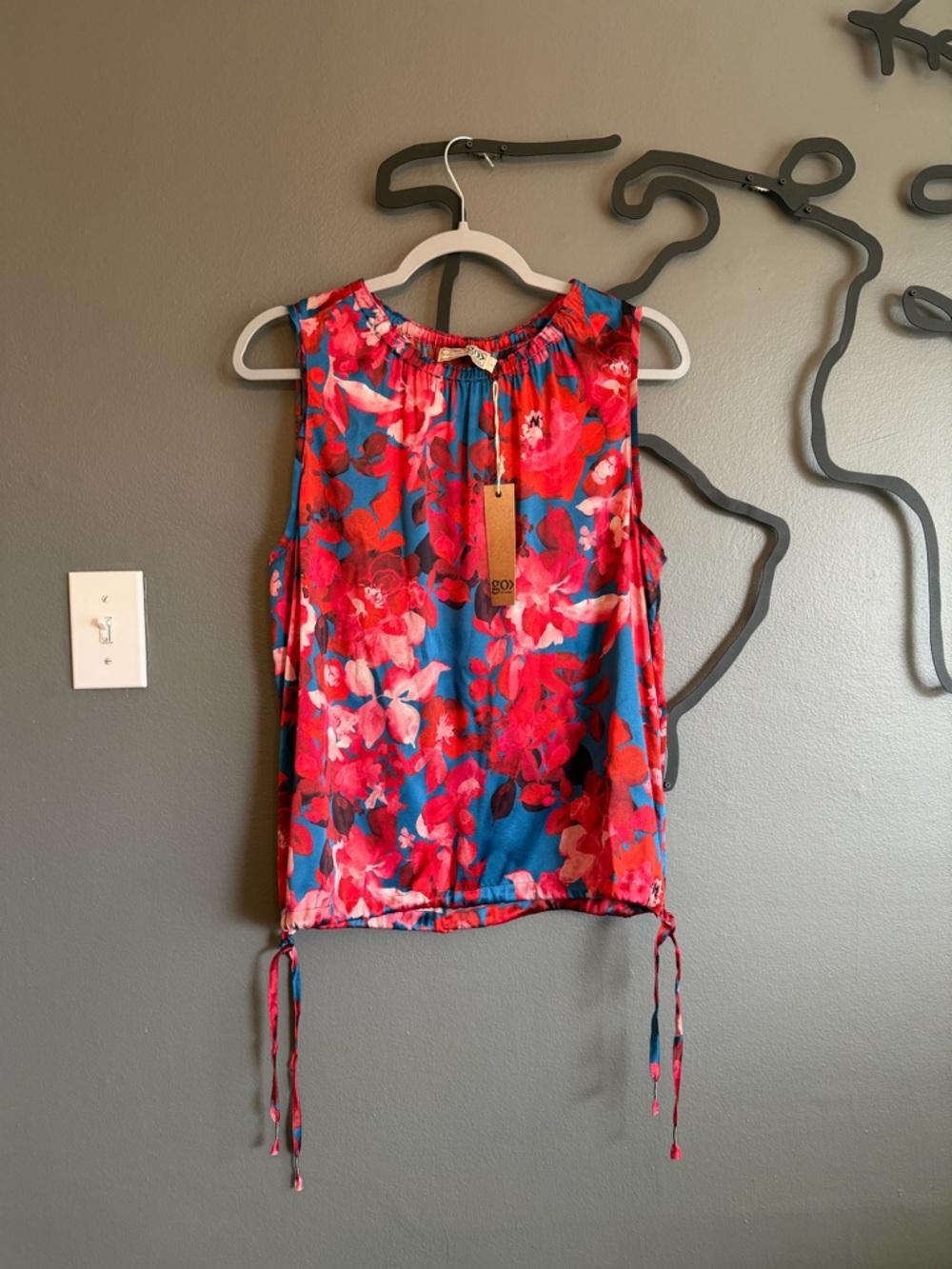NWT GO by GoSilk Large Go Draw Me In Top Red Floral Sleeveless Tie-Hem Tank Top